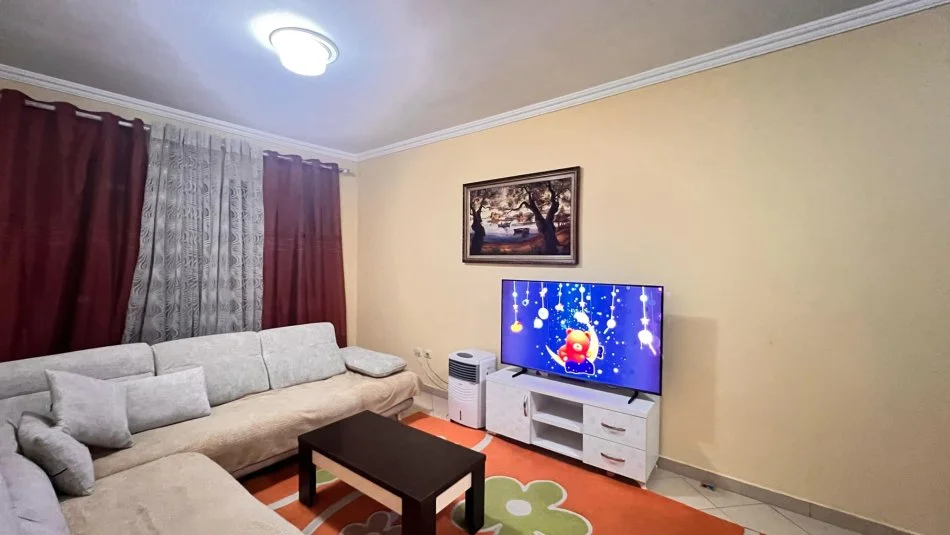 Tirane, jepet me qera apartament 1+1+Ballkon Kati 5, 65 m² (Pran Bar 2 Palmat Astir)