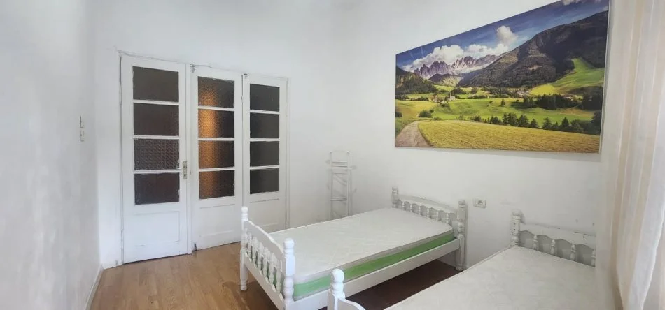 Tirane, jepet me qera apartament 2+1 , 80 m² 500 € (Sheshi Wilson)