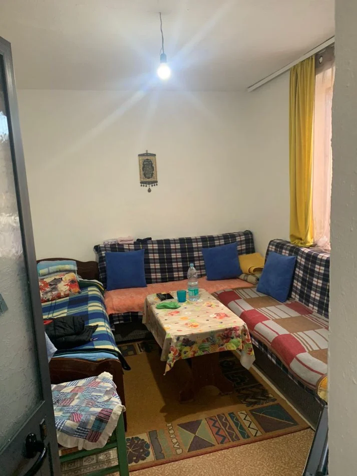 Tirane, shes shtepi 2 Katshe , 225.000 € 