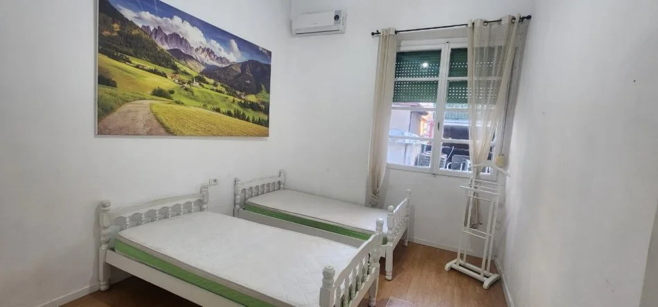 Tirane, jepet me qera apartament 2+1 , 80 m² 500 € (Sheshi Wilson)