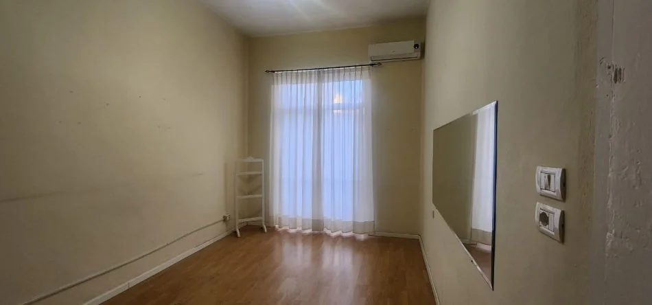 Tirane, jepet me qera apartament 2+1 , 80 m² 500 € (Sheshi Wilson)