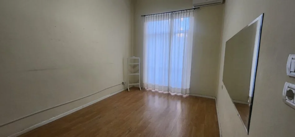 Tirane, jepet me qera apartament 2+1 , 80 m² 500 € (Sheshi Wilson)