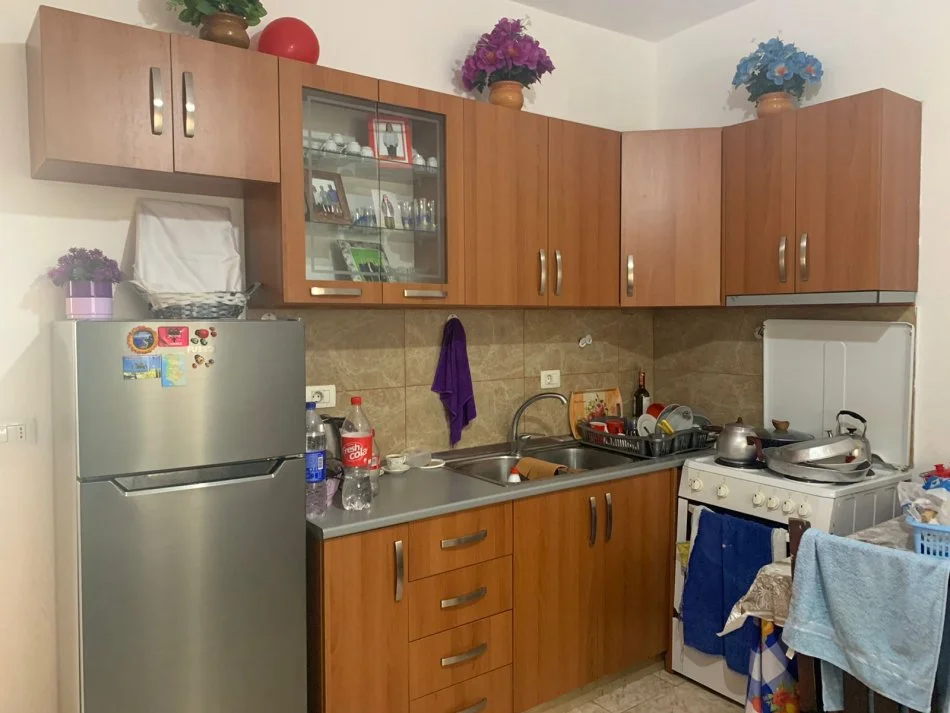 Tirane, shes shtepi 2 Katshe , 225.000 € 