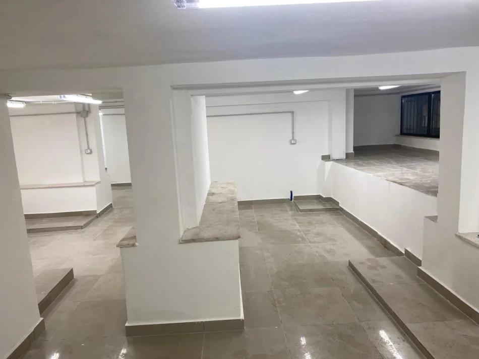 Tirane, jap me qera ambjent biznesi Kati 0, 180 m² 1.000 € (Stacioni i Trenit)