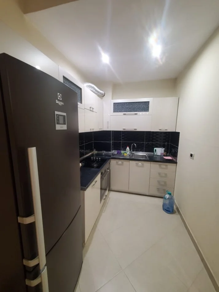Tirane, jepet me qera apartament 1+1+Ballkon Kati 5, 70 m² 40000mije lek(Astir)