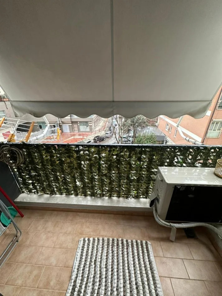 Tirane, jepet me qera apartament 1+1+Ballkon Kati 4, 65 m² 750 € (Komuna e Parisit)