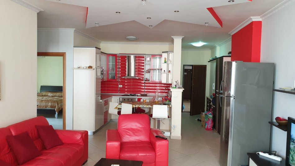 Vlore - Lungomare - Uji i Ftohte, shitet apartament+verande ,2+1+Ballkon Kati 2, 259.000 € (SHkolla e Marines)
