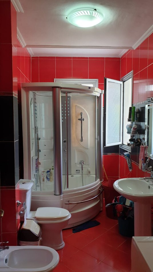 Vlore - Lungomare - Uji i Ftohte, shitet apartament+verande ,2+1+Ballkon Kati 2, 259.000 € (SHkolla e Marines)