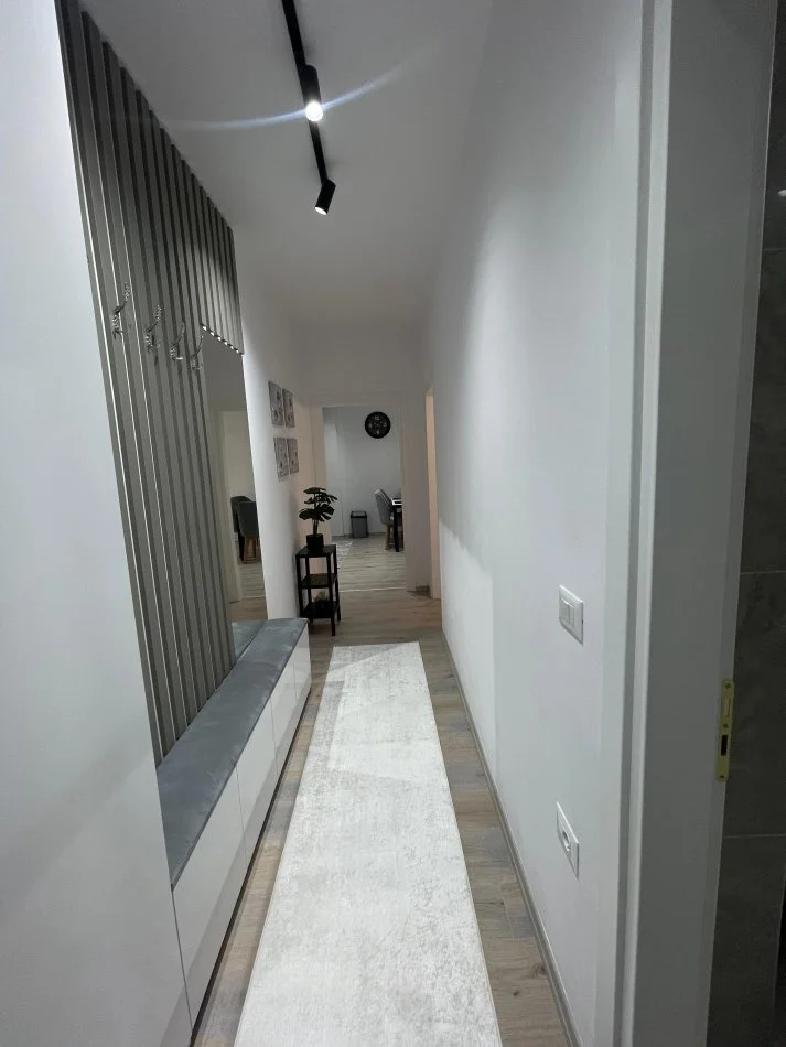 Tirane, shitet apartament 2+1+Ballkon Kati 4, 92 m² 200.000 € (Porcelan)