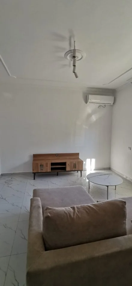 Tirane, jepet me qera Vile 3+1+Aneks+Ballkon Kati 2, 170 m² 500 € 