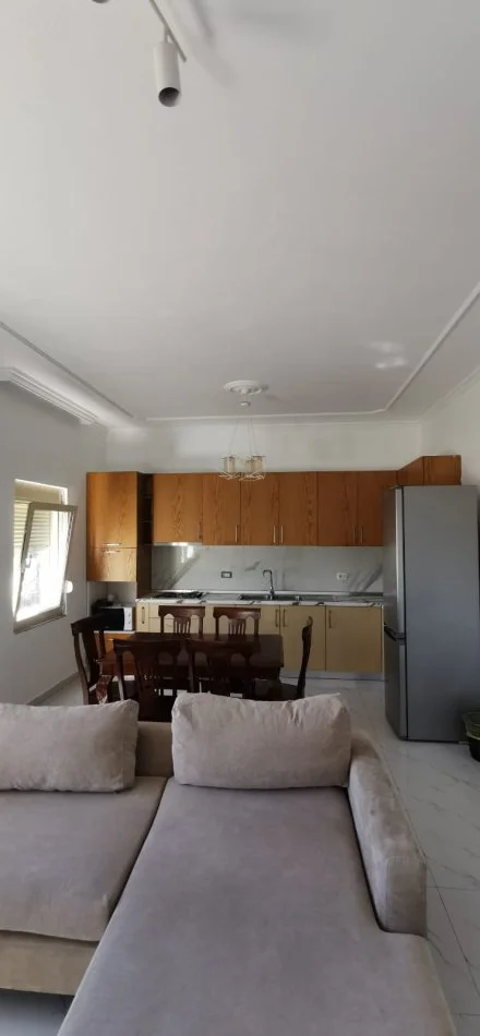 Tirane, jepet me qera Vile 3+1+Aneks+Ballkon Kati 2, 170 m² 500 € 