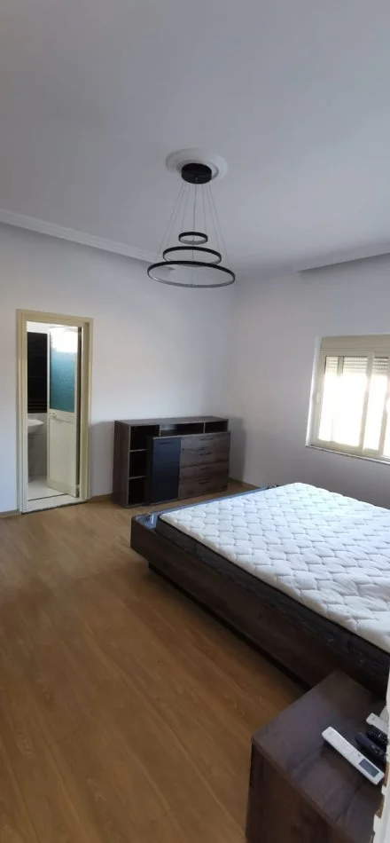 Tirane, jepet me qera Vile 3+1+Aneks+Ballkon Kati 2, 170 m² 500 € 