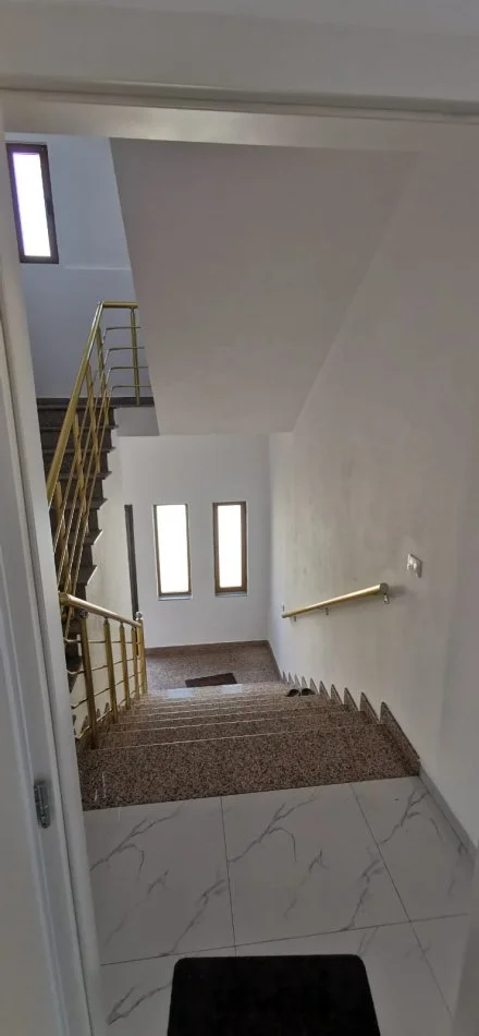 Tirane, jepet me qera Vile 3+1+Aneks+Ballkon Kati 2, 170 m² 500 € 