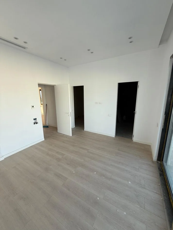 Tirane, shitet apartament+verande | Penthouse 3+1+Aneks+Ballkon Kati 3, 245 m² 430.000 € (Liqeni i Thate)