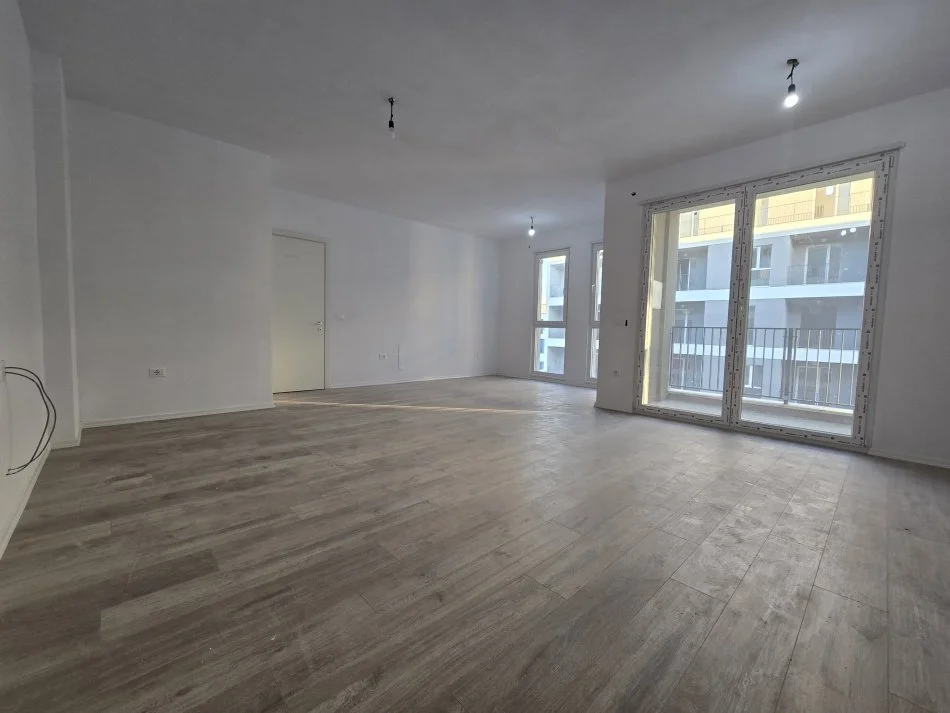 Tirane, shitet apartament 2+1+Ballkon Kati 6, 115.000 € (Univers City)