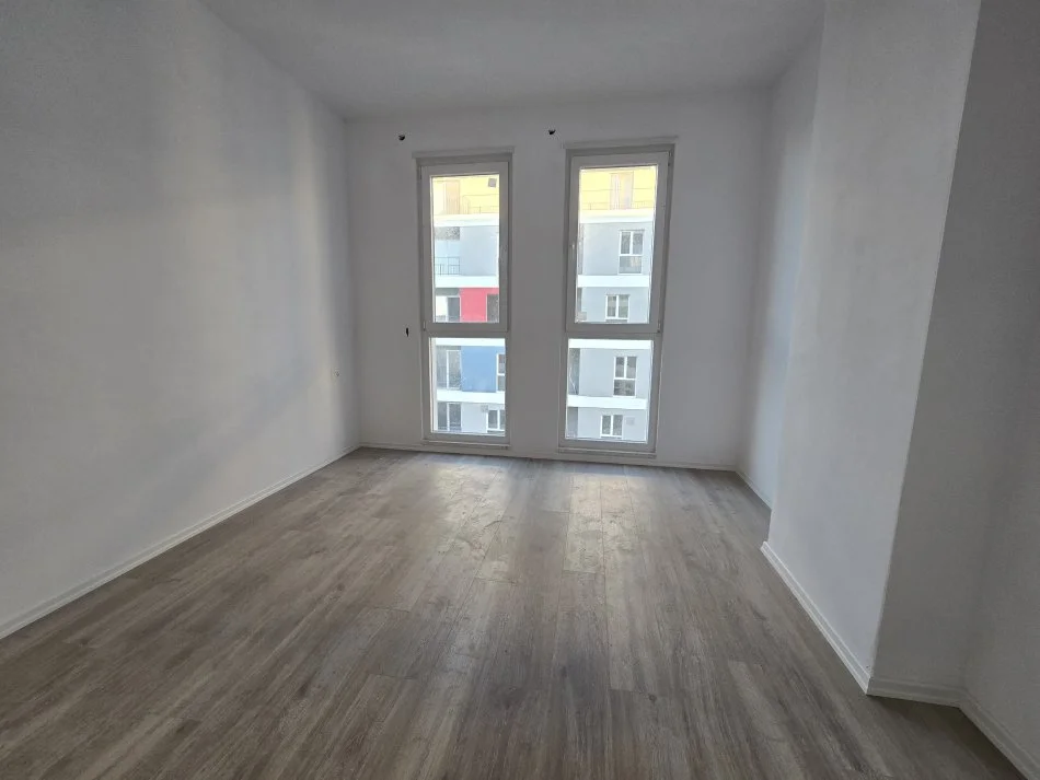 Tirane, shitet apartament 2+1+Ballkon Kati 6, 115.000 € (Univers City)