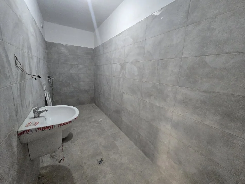 Tirane, shitet apartament 2+1+Ballkon Kati 6, 106.000 € (Univers City)