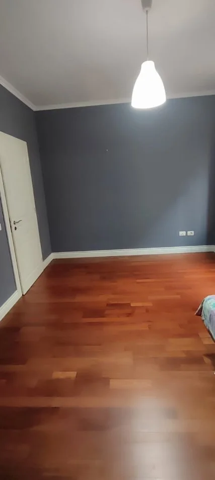 Tirane, jepet me qera apartament 2+1+Ballkon Kati 1, 100 m² 350 € (Rruga Thesarit)