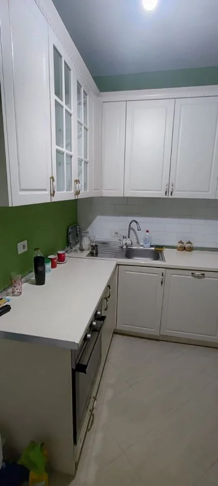 Tirane, jepet me qera apartament 2+1+Ballkon Kati 1, 100 m² 350 € (Rruga Thesarit)