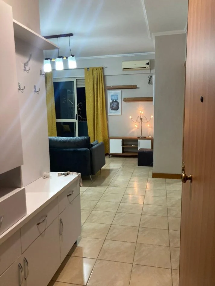 Tirane, jepet me qera apartament Kati 2, 60 m² 550 € 