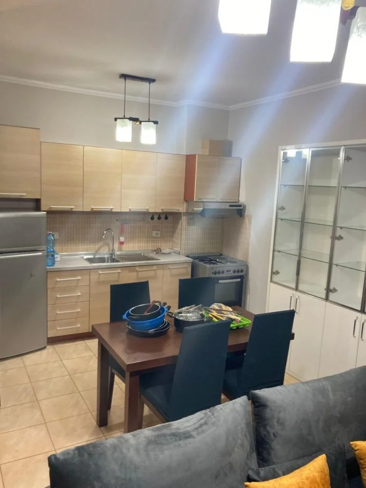 Tirane, jepet me qera apartament Kati 2, 60 m² 550 € 