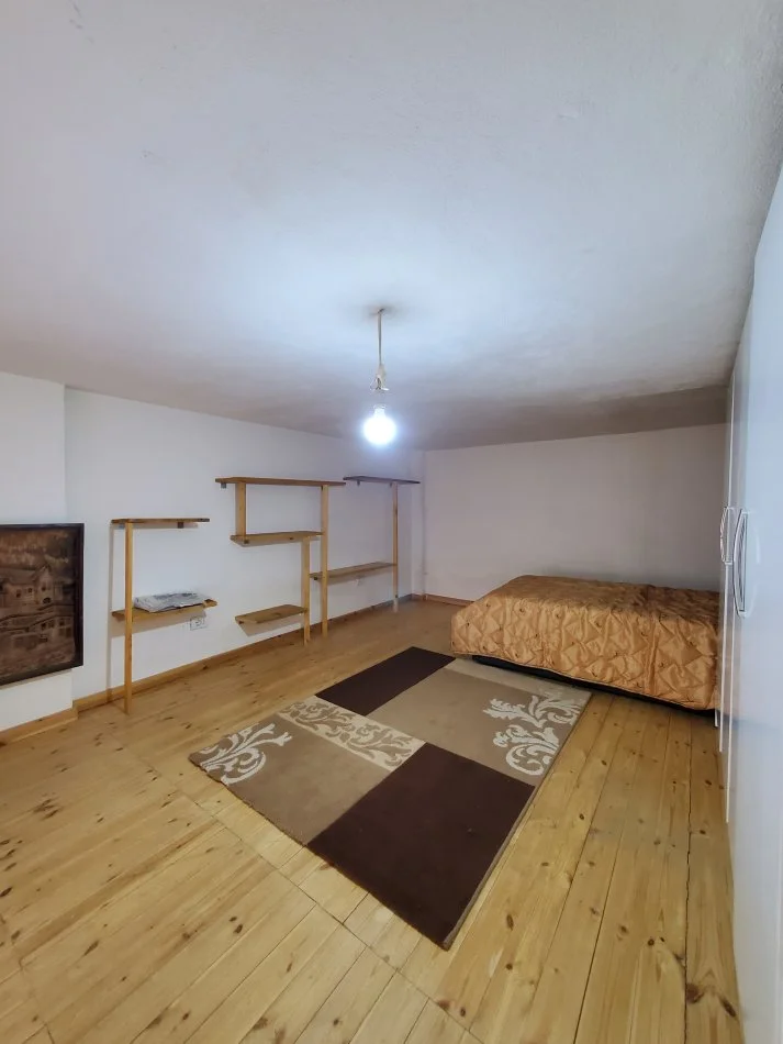 Tirane, shitet dyqan Kati 0, 38 m² 65.000 € (Rruga Joklin Persi)