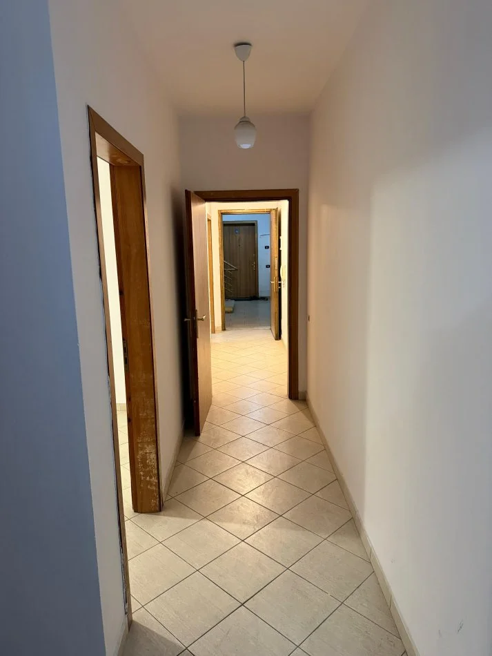 Tirane, shes apartament 2+1+Ballkon Kati 11, sip. 90m² 180.000 € (Perball Delijorgjit)