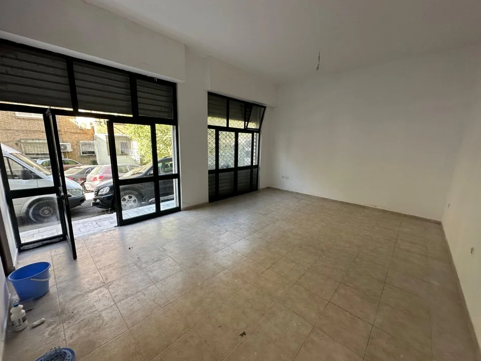 Tirane, shitet ambjent biznesi Kati 0, 39 m² 90.000 € (Mozaiku)