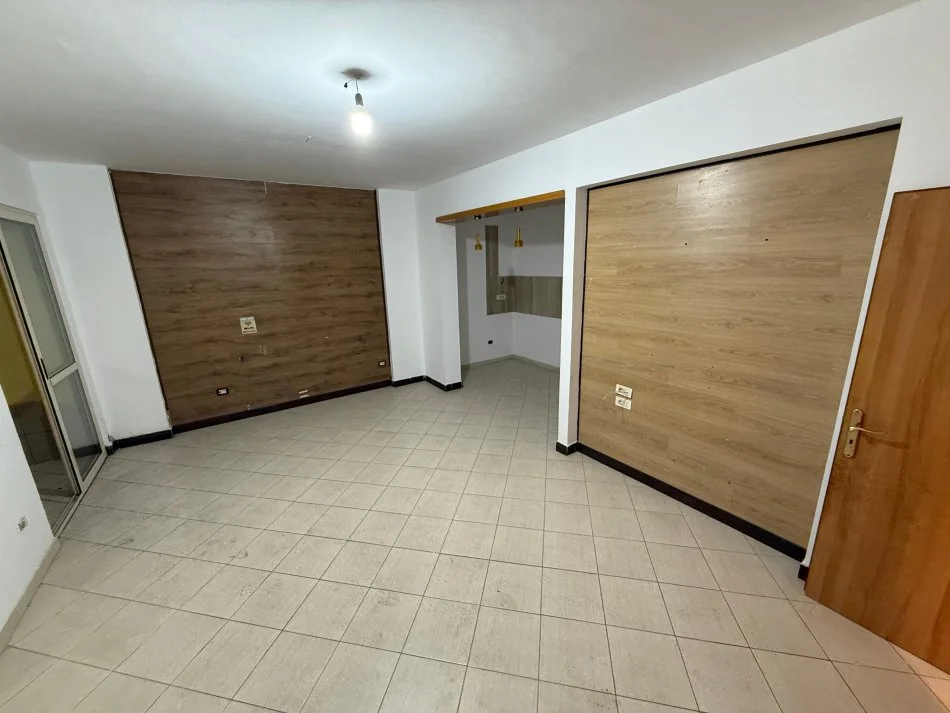 Tirane, shes apartament 2+1+Ballkon Kati 11, sip. 90m² 180.000 € (Perball Delijorgjit)