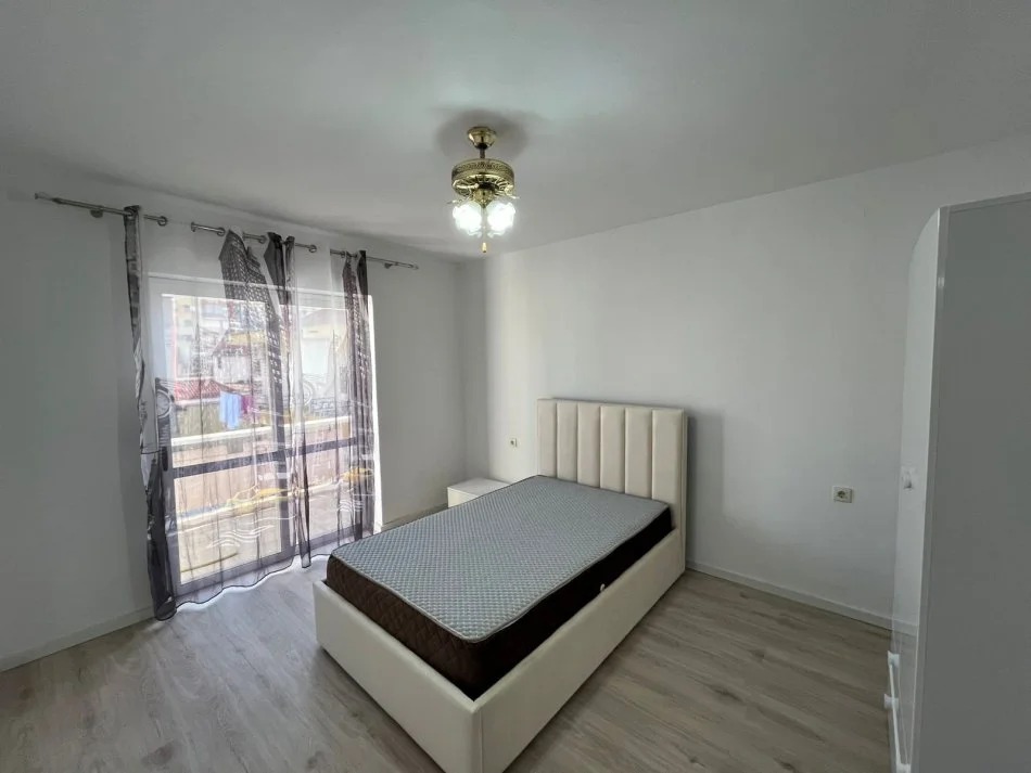 Tirane, Xhamllik jepet me qera apartament 1+1 Kati 3, 50 m² 310 €
