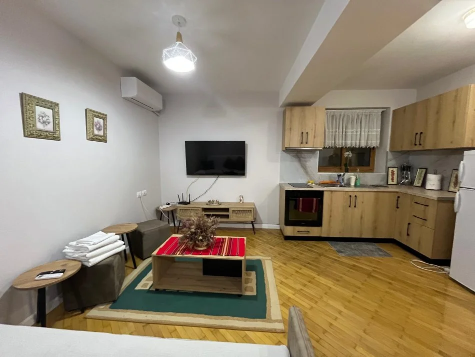 Tirane, jepet me qera apartament 1+1+Aneks Kati 1, 55 m² 500 € (Stadiumi Dinamo)