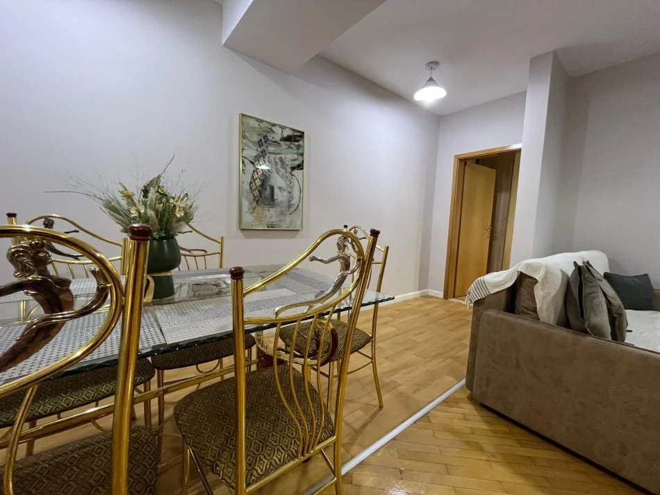 Tirane, jepet me qera apartament 1+1+Aneks Kati 1, 55 m² 500 € (Stadiumi Dinamo)