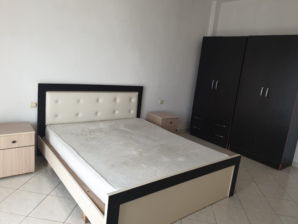 Tirane, jepet me qera apartament 2+1 Kati 6, 120 m² 40,000 Leke (Muhamet Deliu)