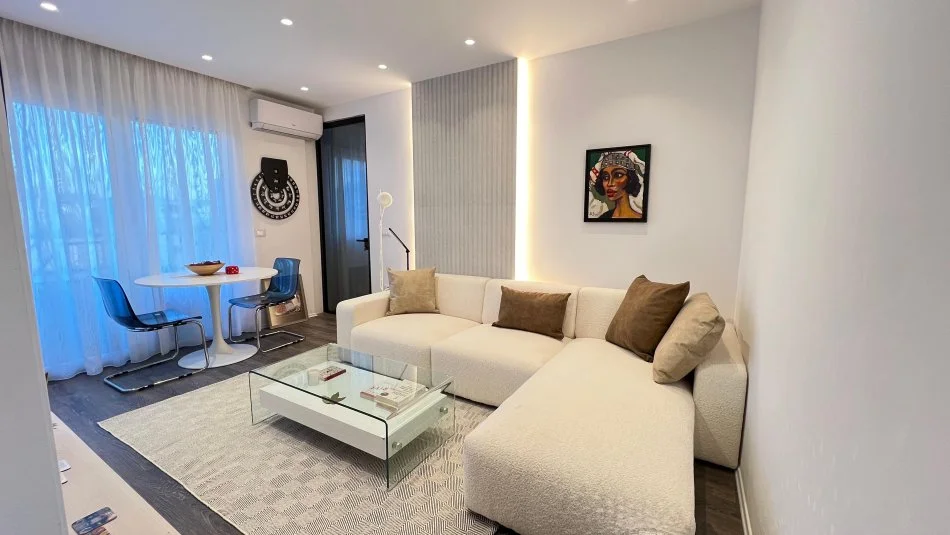 Tirane, jepet me qera apartament 1+1+Ballkon , 65 € (Rruga e Durresit)