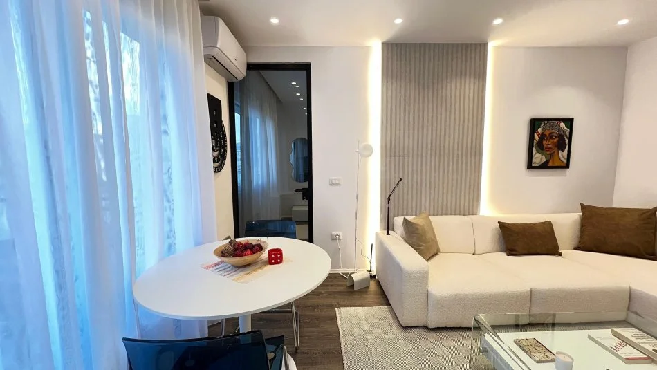 Tirane, jepet me qera apartament 1+1+Ballkon , 65 € (Rruga e Durresit)