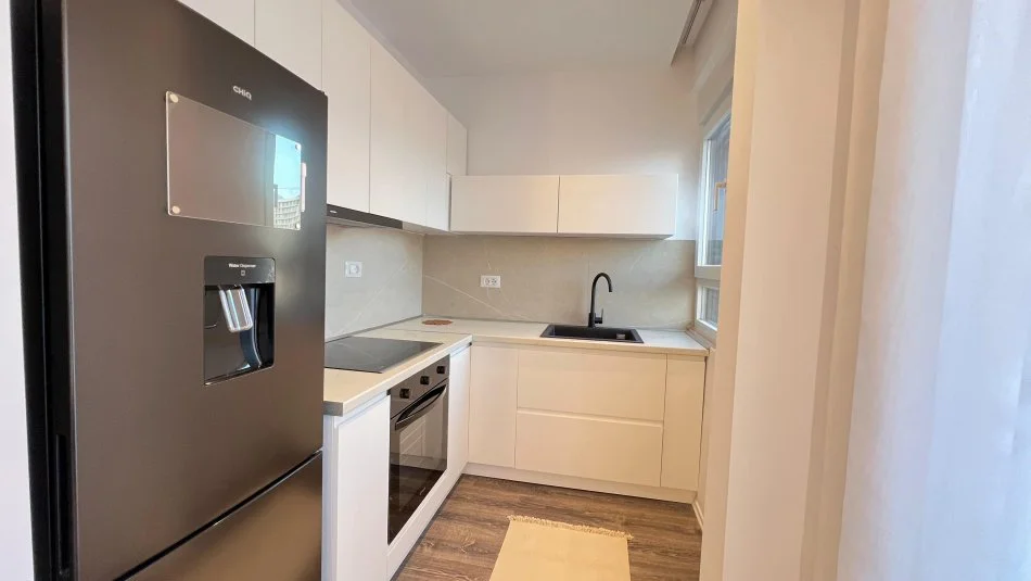 Tirane, jepet me qera apartament 1+1+Ballkon , 65 € (Rruga e Durresit)