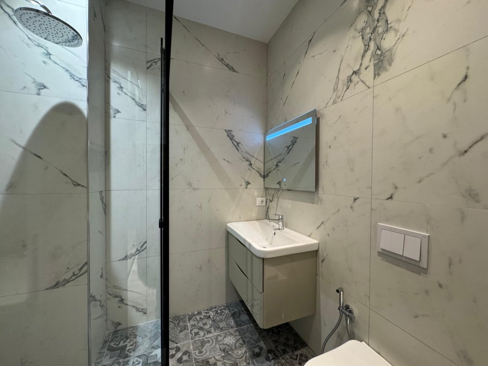 Tirane, jap me qera apartament 1+1 Kati 3, 50 m² 650 € (Myslym Shyr)