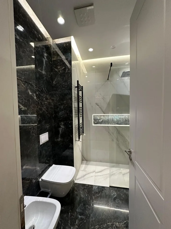 jepet me qera apartament 2+1+Ballkon Kati 7, 110 m² 1.500 € (Rruga e Kavajes)