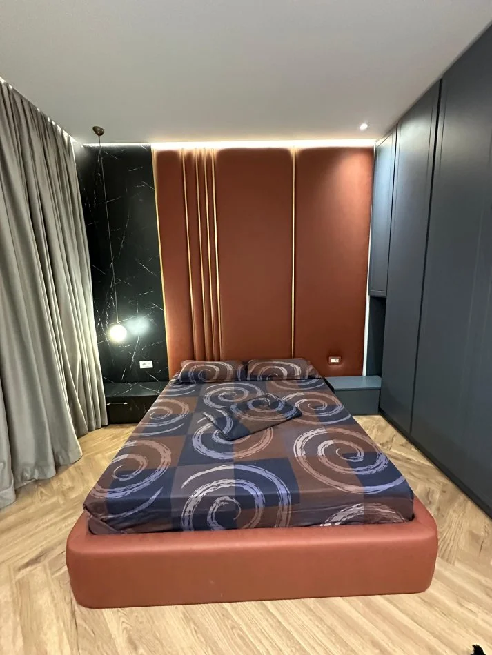 jepet me qera apartament 2+1+Ballkon Kati 7, 110 m² 1.500 € (Rruga e Kavajes)