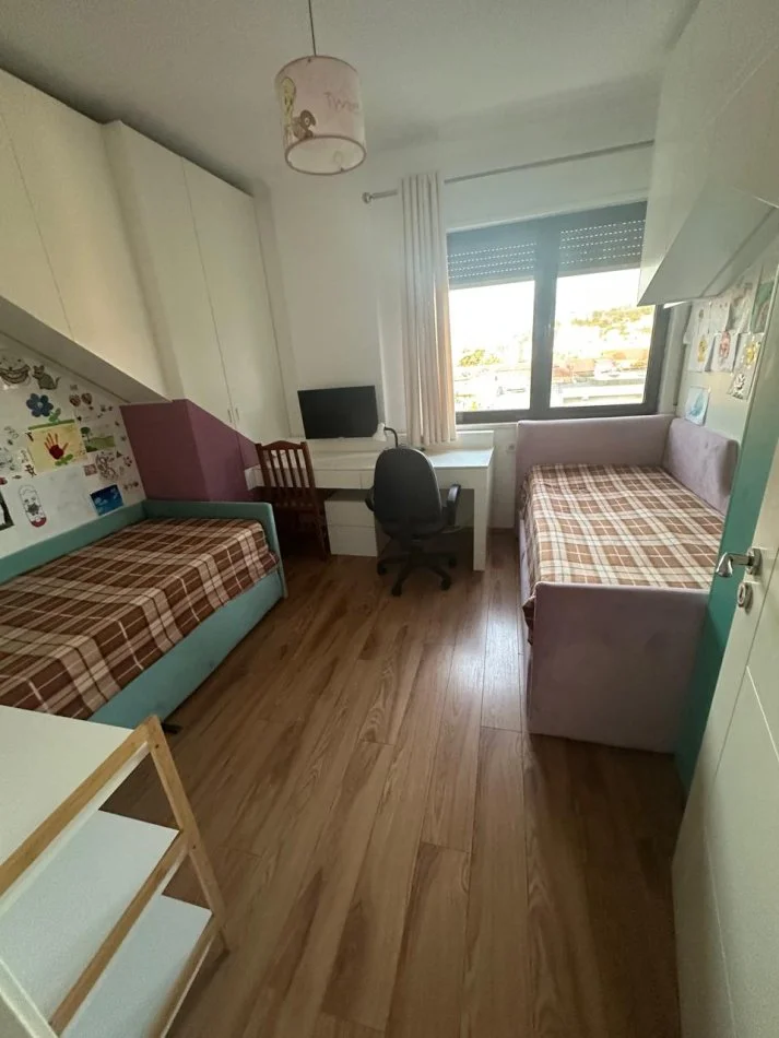 Tirane, jepet me qera apartament Kati 4, 250 m² 550 € 