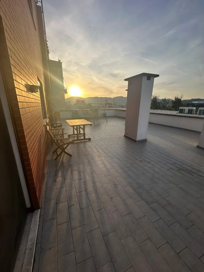 Tirane, jepet me qera apartament Kati 4, 250 m² 550 € 