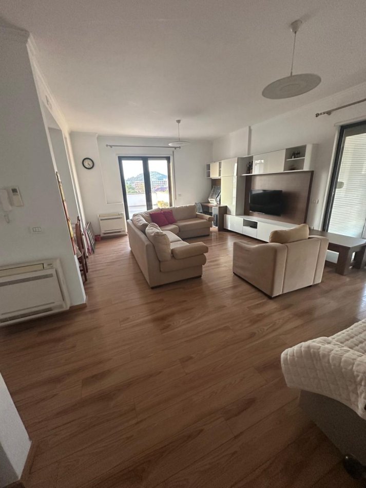 Tirane, jepet me qera apartament Kati 4, 250 m² 550 € 