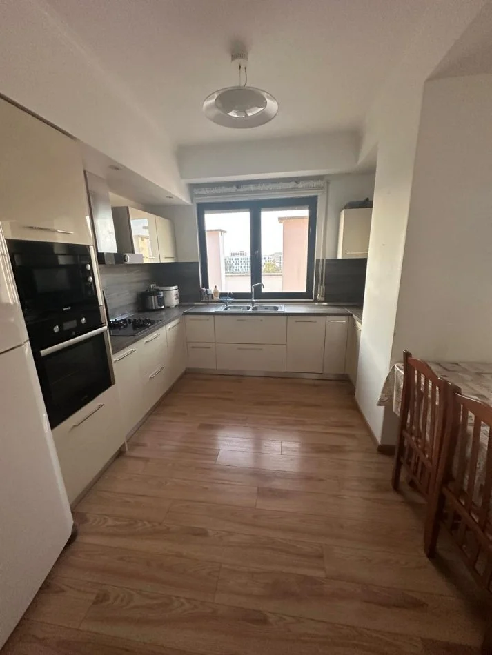 Tirane, jepet me qera apartament Kati 4, 250 m² 550 € 