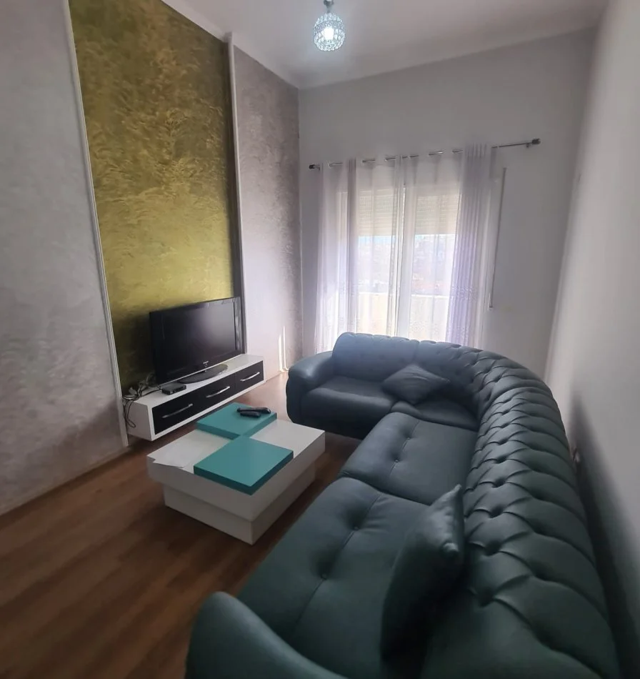 Tirane, jap me qera apartament 2+1+Ballkon Kati 8, 98 m² 600 € (KOMPLEKSI GOLDEN PARK)