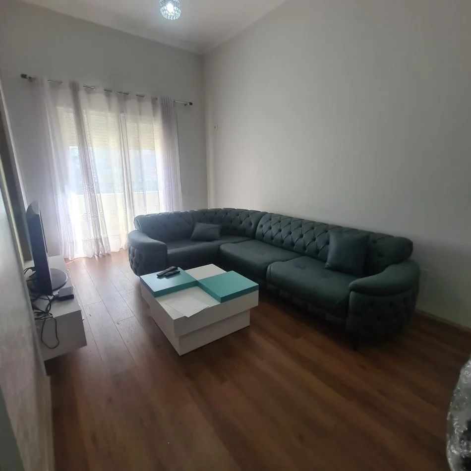 Tirane, jap me qera apartament 2+1+Ballkon Kati 8, 98 m² 600 € (KOMPLEKSI GOLDEN PARK)