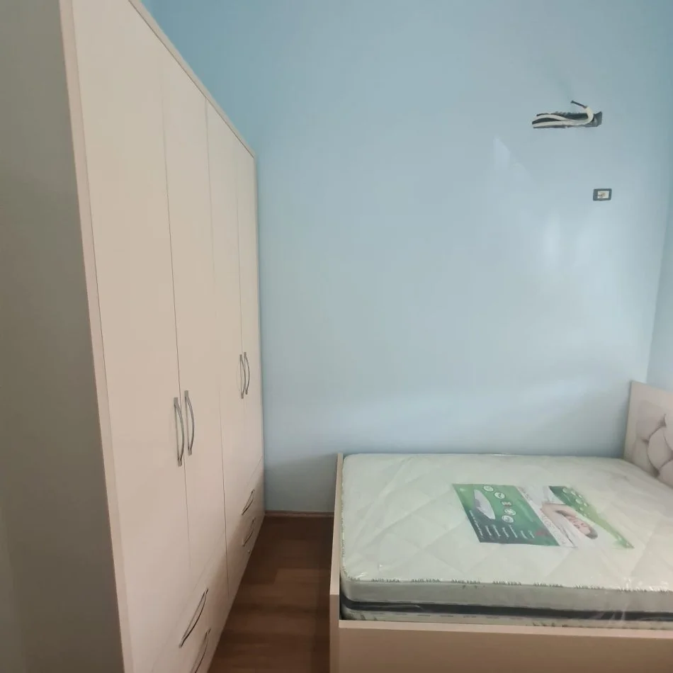 Tirane, jap me qera apartament 2+1+Ballkon Kati 8, 98 m² 600 € (KOMPLEKSI GOLDEN PARK)