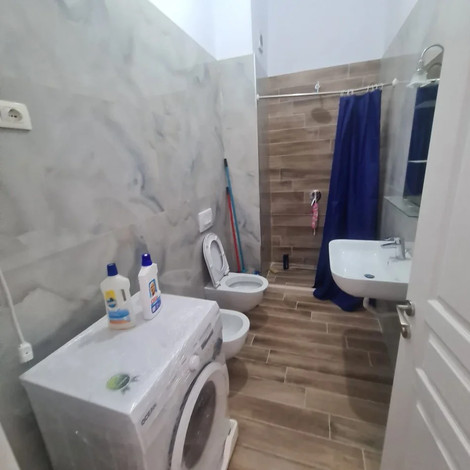 Tirane, jap me qera apartament 2+1+Ballkon Kati 8, 98 m² 600 € (KOMPLEKSI GOLDEN PARK)