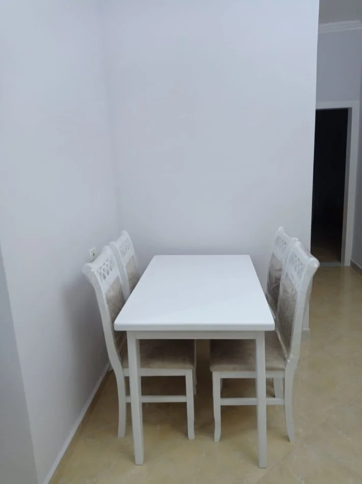 Tirane, jepet me qera apartament 2+1+Ballkon Kati 1, 85 m² 450 € (Rruga Kokonozve)