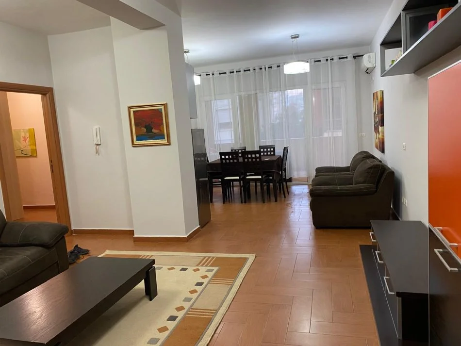 Kopshi Zoologjik, jap 2+1 te mobiluar. 550 €/muaj