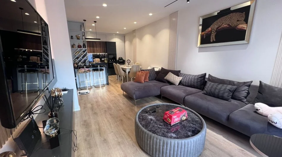 Tirane, shitet apartament 2+1+Ballkon Kati 6, 106 m² 212.000 € (Unaza e Re)